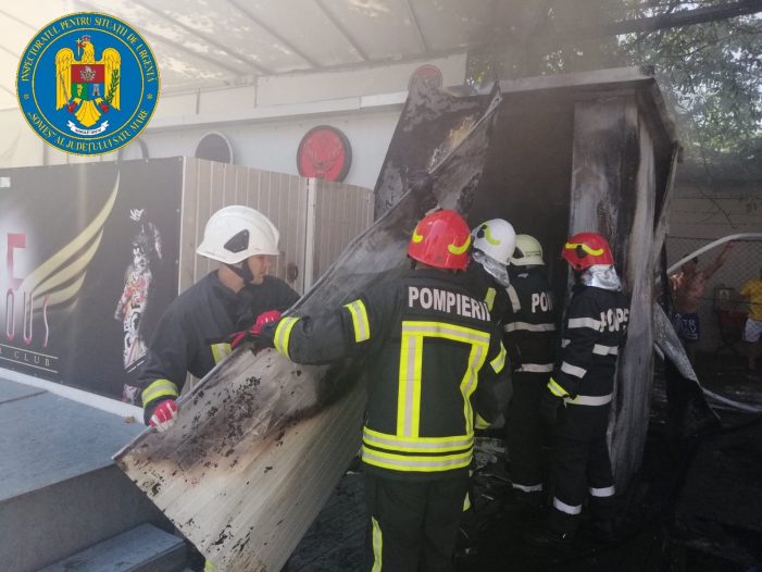 Un club nu va mai fi faimos o vreme. Incendiul de la „Famous” a provocat însemnate pagube (foto)