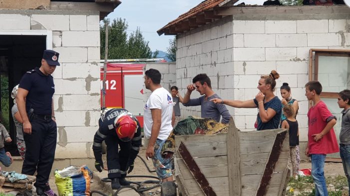 Incendiu la o casă de locuit din Remetea Oașului. Intervenție cu 11 pompieri (galerie foto-video)