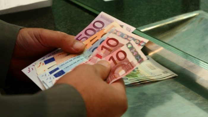 Uniunea Europeană va limita plățile cash la plafonul de 10.000 de euro