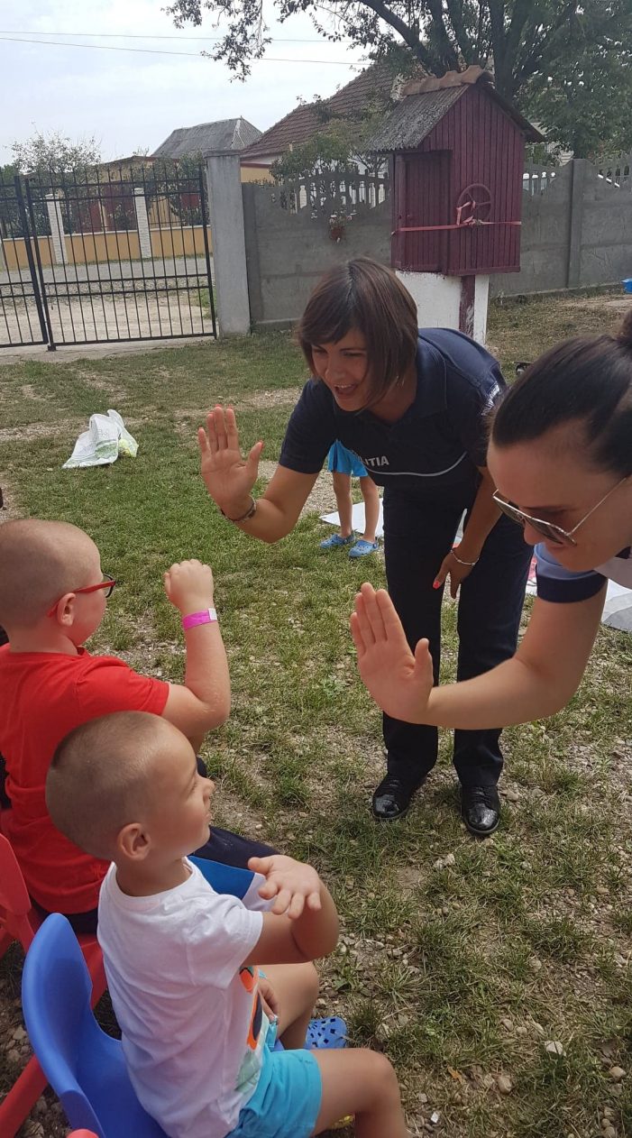 Polițiste la grădiniță – cel mai fain mod de a-i învăța circulație pe cei mici (galerie foto)