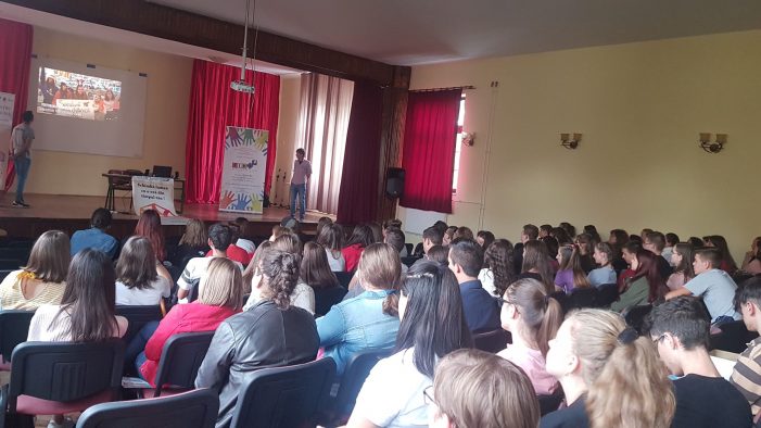 FOTO. Elevii sătmăreni pot arăta că le pasă de cei din jurul lor – demararea campaniei „Voluntariat – resursă pentru comunitate 2019”
