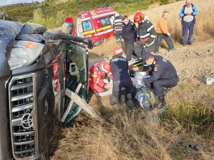 Accident pe un drum agricol. SMURD a intervenit cu elicopterul (galerie foto)