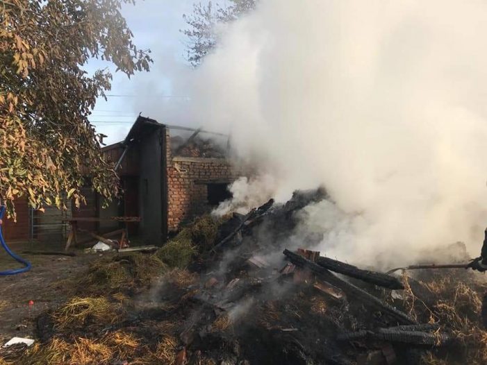 Incendiu provocat de autoaprinderea furajelor uscate (galerie foto)