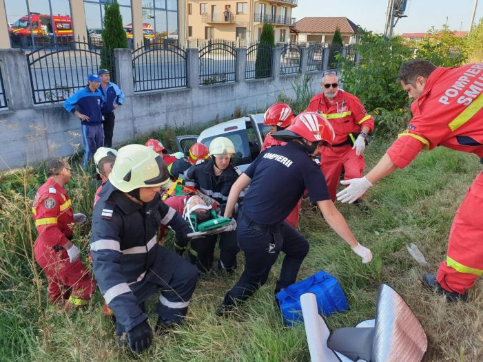 Accident în Botiz. Mașină proiectată direct în șanț (galerie foto)