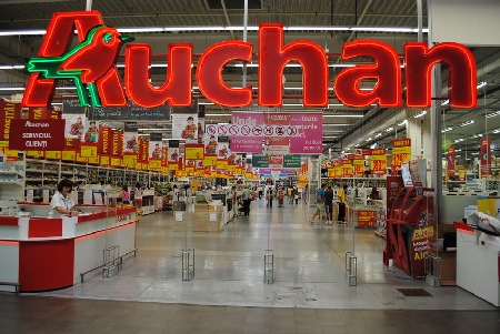 Auchan România renunţă complet la casieri şi îi înlocuieşte cu case de tip self service