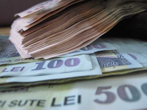 Marcel Ciolacu: „Am hotărât că vor creşte şi salariul minim pe economie şi pensiile”