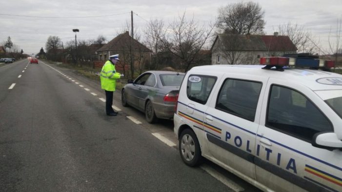 Unul cu alcoolu-n nas, altul cu permis inutilizabil – dar la volan amândoi