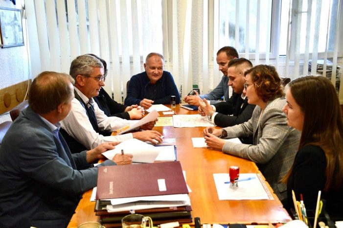 S-au semnat contractele pentru deszăpezirea drumurilor județene. Care sunt firmele câștigătoare