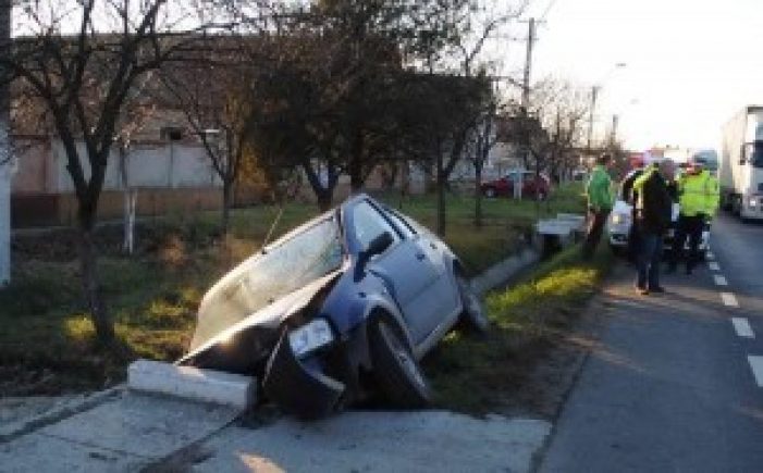Accident grav. A intrat într-un cap de pod și a ajuns direct la spital