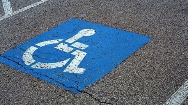 Ai parcat pe locurile pentru persoanele cu dizabilitati ? Ramai fără bani și … fără mașina !