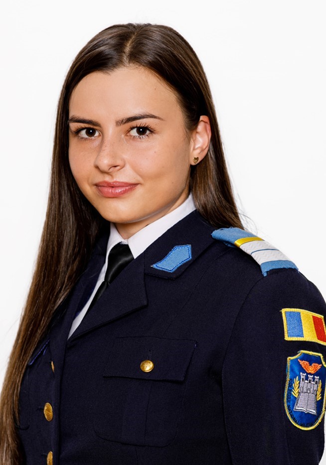 Punct ochit, punct lovit ! Georgiana, viitor medic militar ! (Foto)