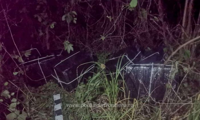 S-au tras focuri de arma ! Au abandonat coletele și s-au aruncat în apa ! (Foto)