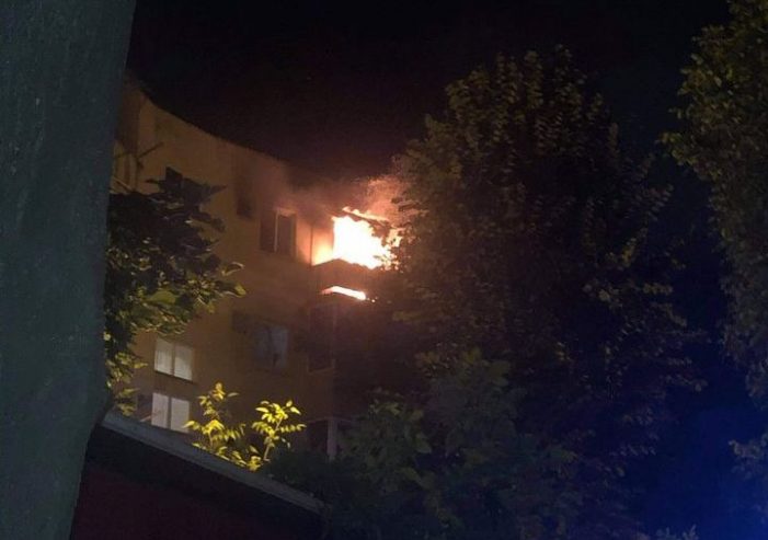 Panica la bloc ! Incendiu în Micro 16 ! (Foto)