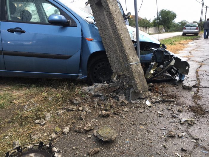 Cum s-a întâmplat accidentul din Carei ? A rupt un stalp (Foto)