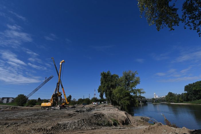 Vezi stadiul lucrarilor la podul de la strand (Foto)
