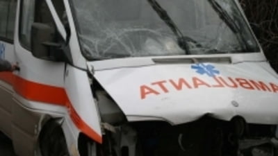 Ambulanţă implicată într-un accident