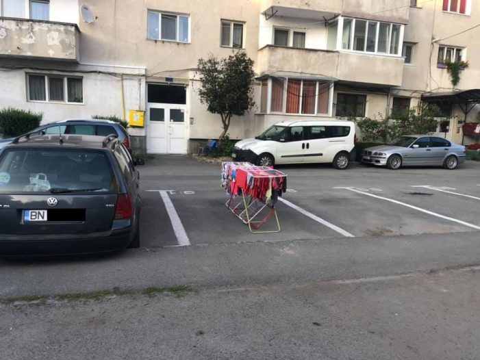 Idee inedita ! Cum își pazeste un sofer, locul de parcare ? (Foto)