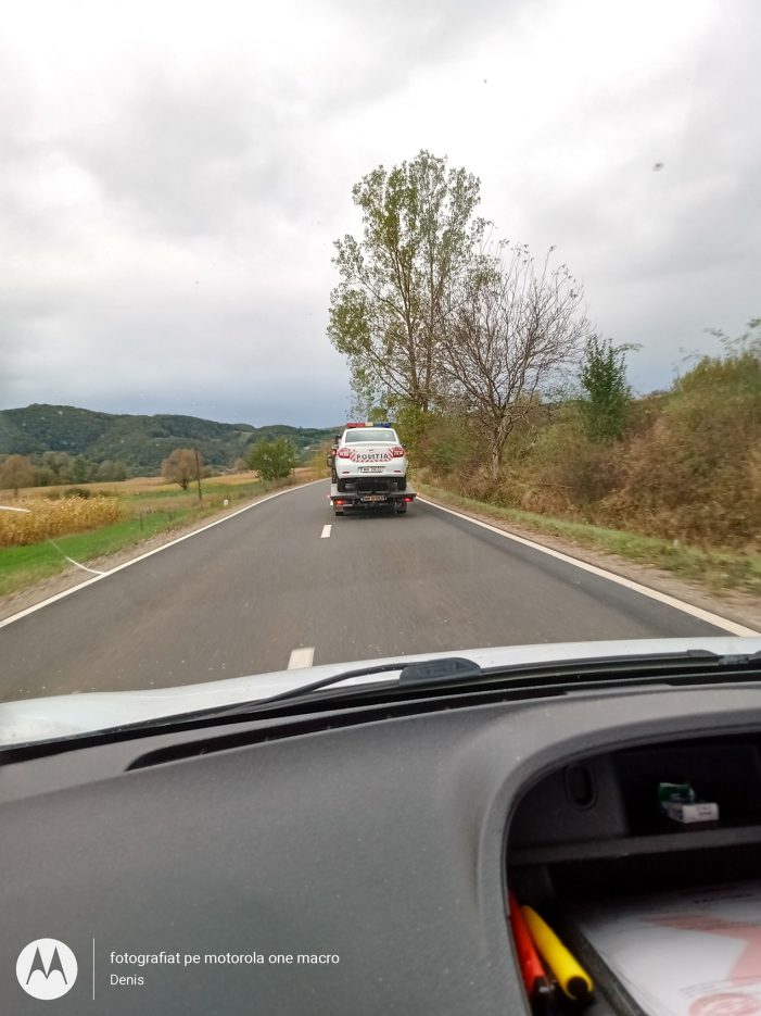 Autospeciala a Poliției, urcata pe trailer (Foto)