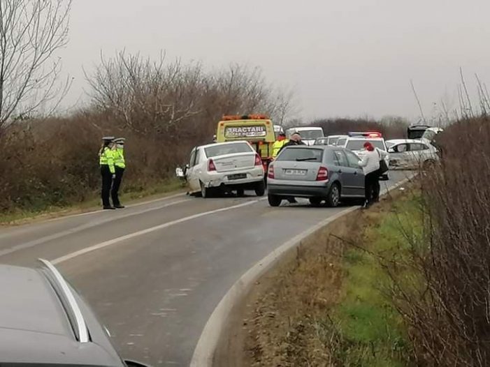 Accident intre Apa si Babasesti. Trei masini implicate (Foto)