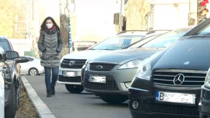 Mașinile parcate pe trotuar vor putea fi ridicate