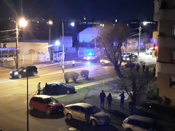 Tamponare pe Lucian Blaga. Doua masini facute praf (Foto)