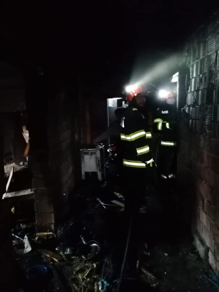 O casa din Negresti-Oas a luat foc. Pisica salvata din flacari (Foto)
