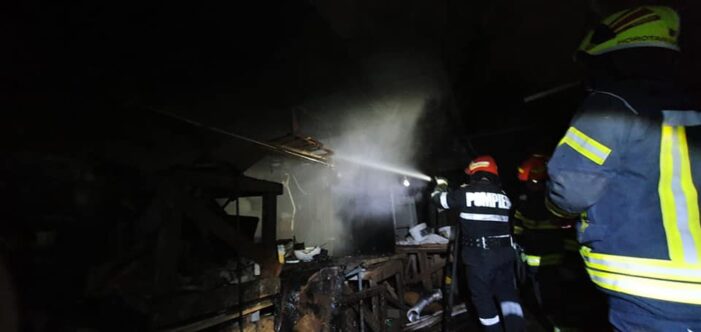 Incendiu la o afumătorie (Foto)