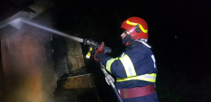 Afumatorie arsa intr-un incendiu (Foto)
