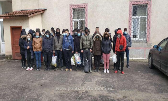 Trei calauze și 38 de migranti prinși la granita