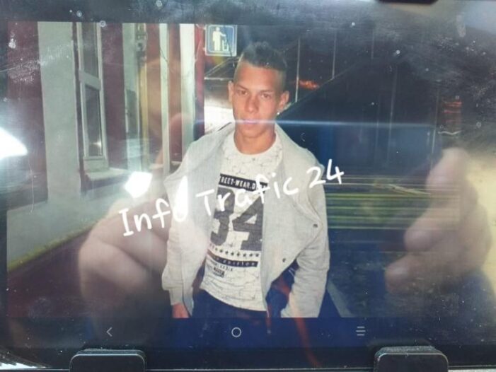 A tăiat pe fata un taximetrist. Tânărul căutat de polițiști (Foto)