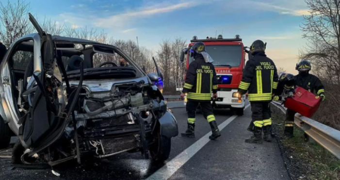Impact frontal între un Smart și un BMW. Adolescenta de 15 ani moartă (Foto)