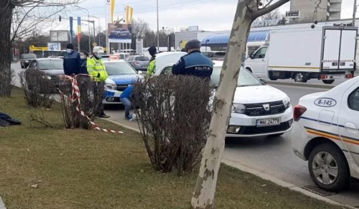 Doi falşi poliţişti au făcut 20.000 de euro din şpăgi şi amenzi