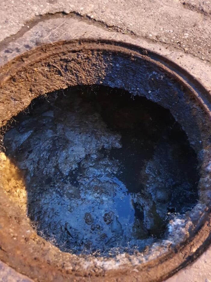 Miros greu de suportat pe o strada din Satu Mare ! (Foto)