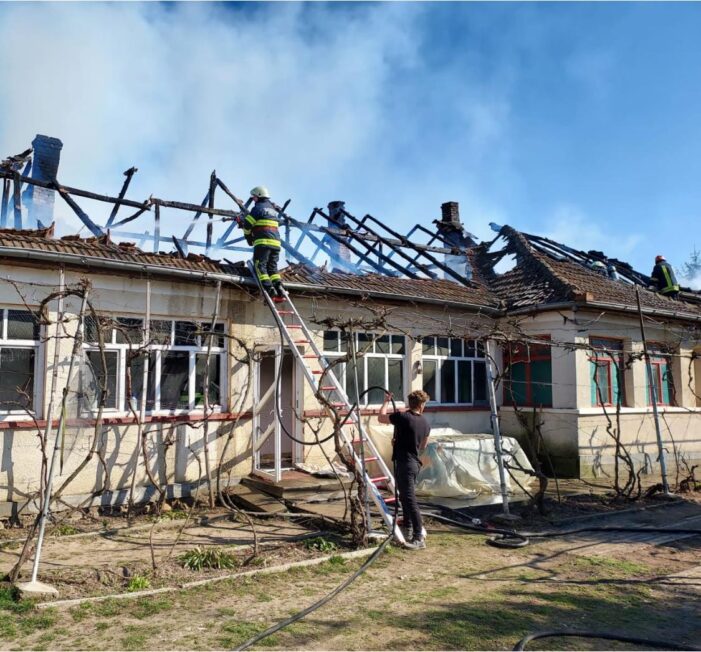 O casa a luat foc ! Pagube mari ! (Foto)