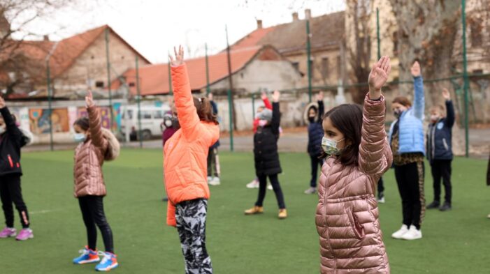Purtarea măștilor de protecție în timpul orelor de sport nu mai este obligatorie