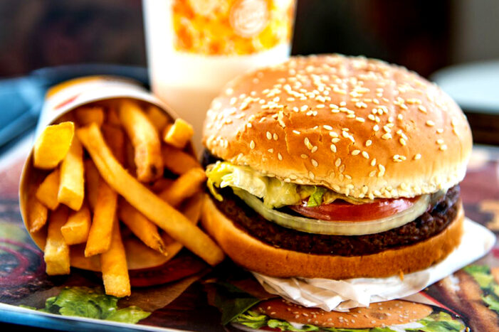 Fast-food din judet, amendat cu 10.000 de lei