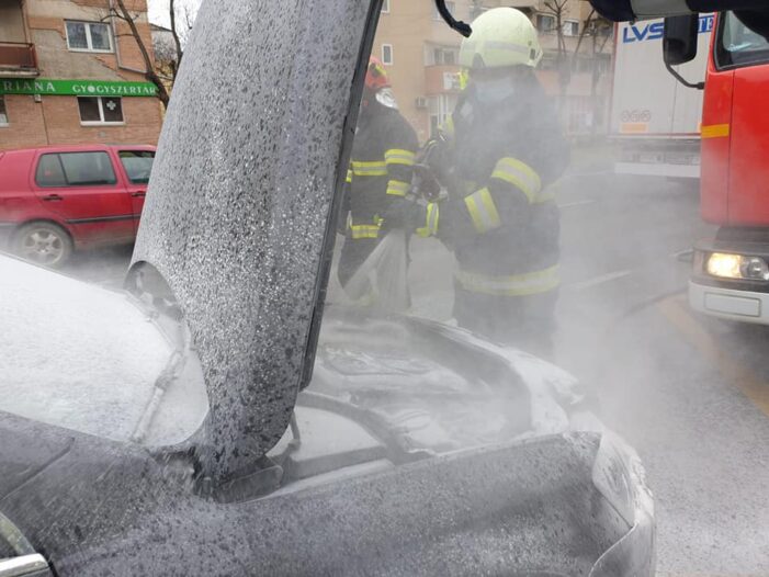 O masina a luat foc pe Careiului (Foto)