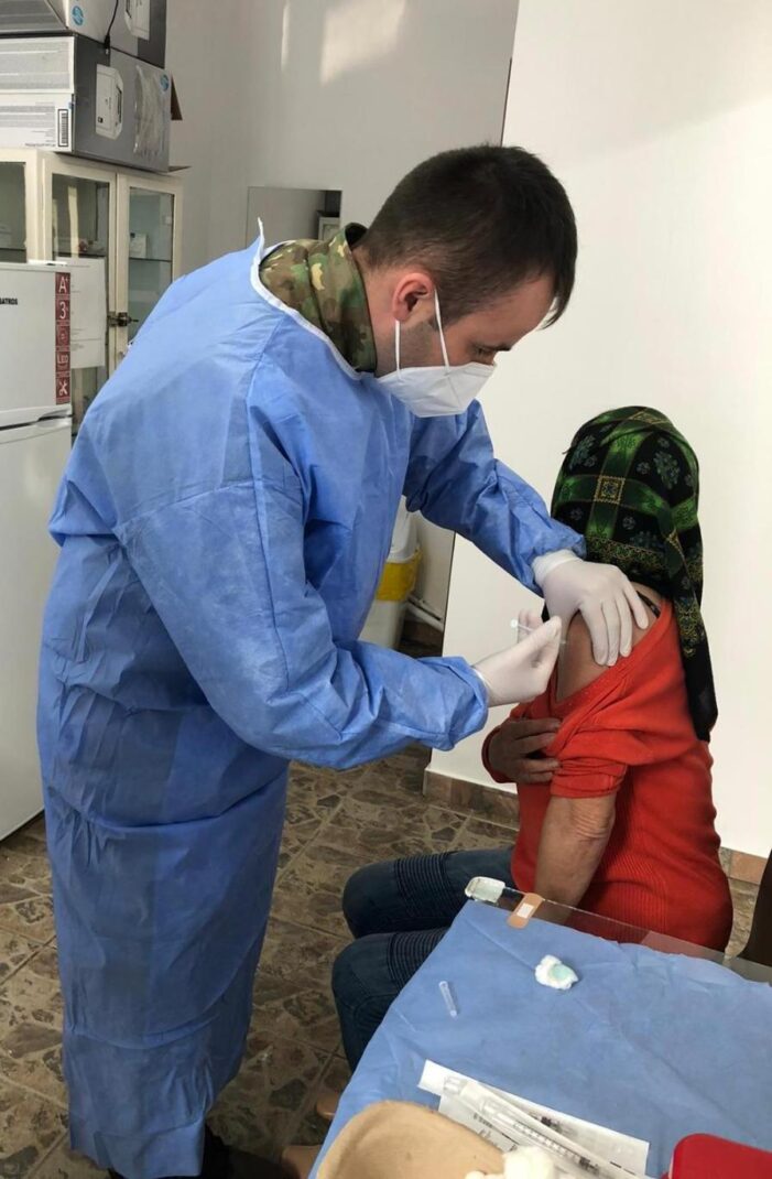 Echipa mobila a Ministerului Apararii face vaccinari in judet
