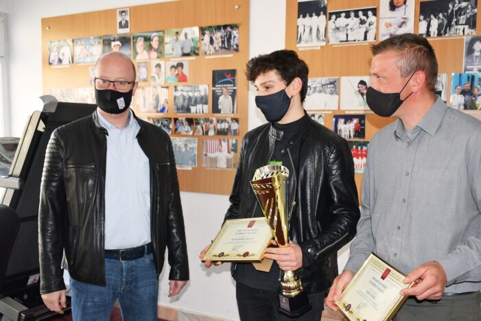 Campionul național la spada, premiat de Primărie (Foto)