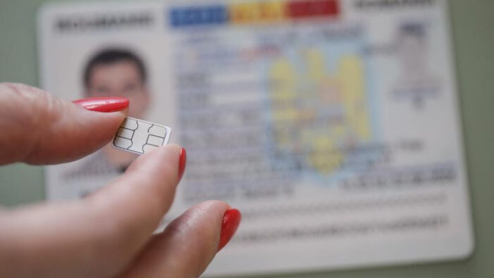 Cartea de identitate electronică nu va fi obligatorie, dar românii nu vor mai putea călători în străinătate fără ea