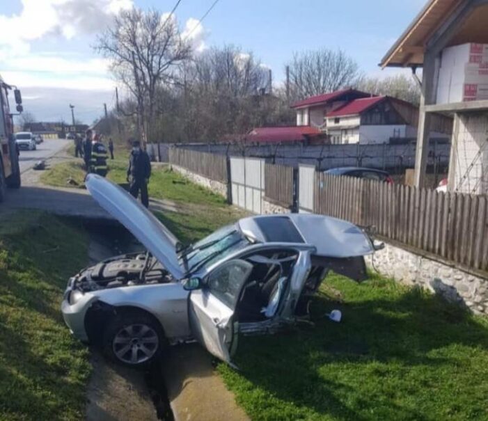 BMW rupt în doua în urma unui accident (Foto)