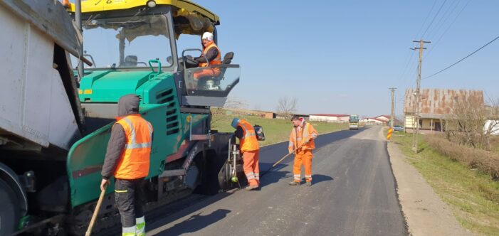 Drumarii au  ieșit la asfaltare (Foto)