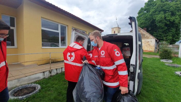 Crucea Roșie a făcut primul transport de ajutoare pentru sinistratii din Ratesti (Foto)