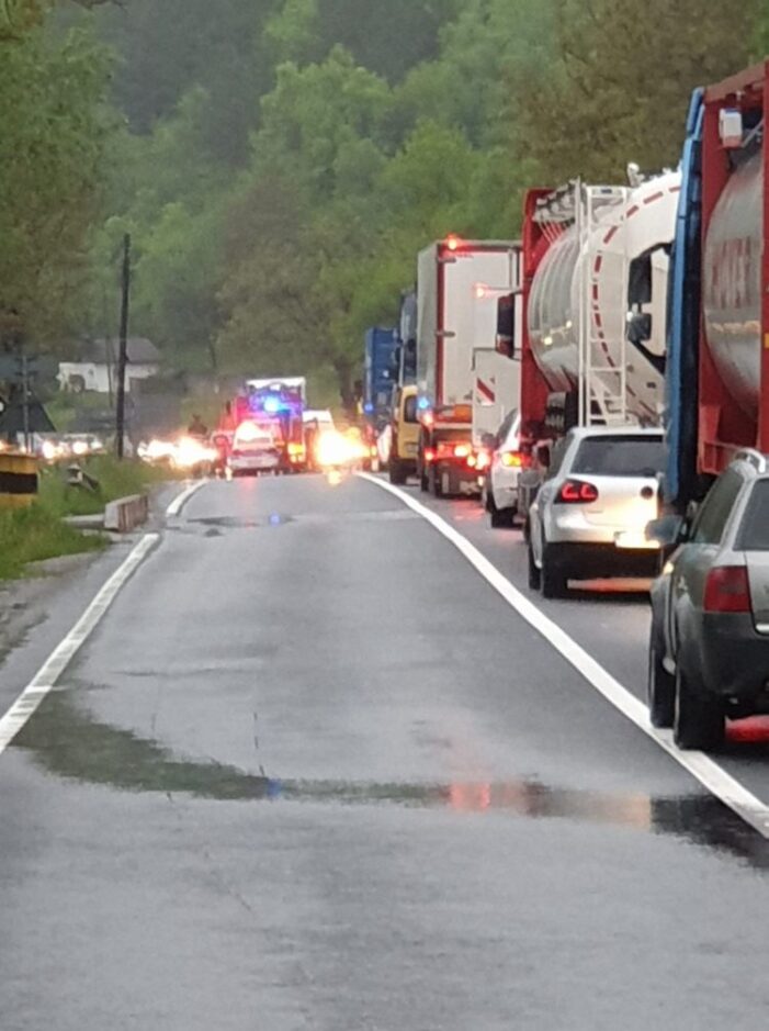 Accident. Un microbuz cu călători s-a rasturnat (Foto&video)