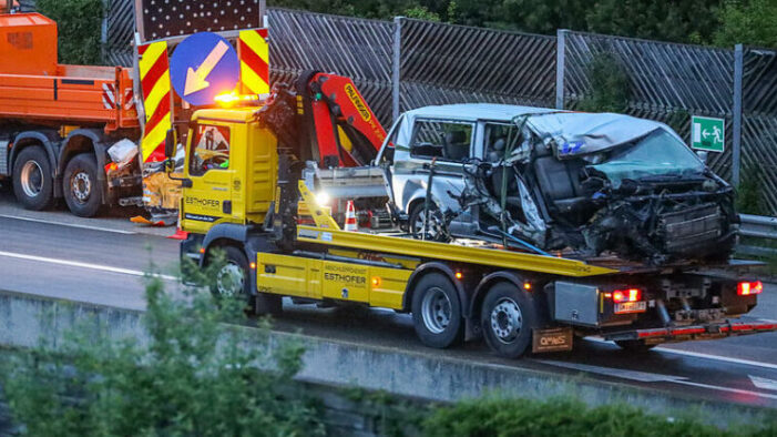 Accident teribil în Austria: Doi români morți și patru răniți (Foto)