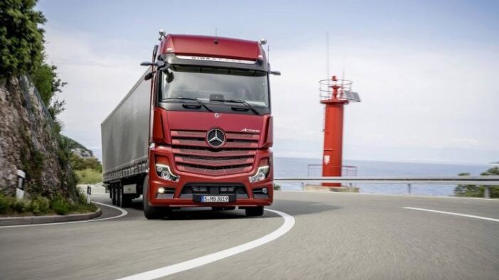 Şofer român de TIR, condamnat la 5 ani de închisoare. Prins cu aproape o tonă de canabis în camion