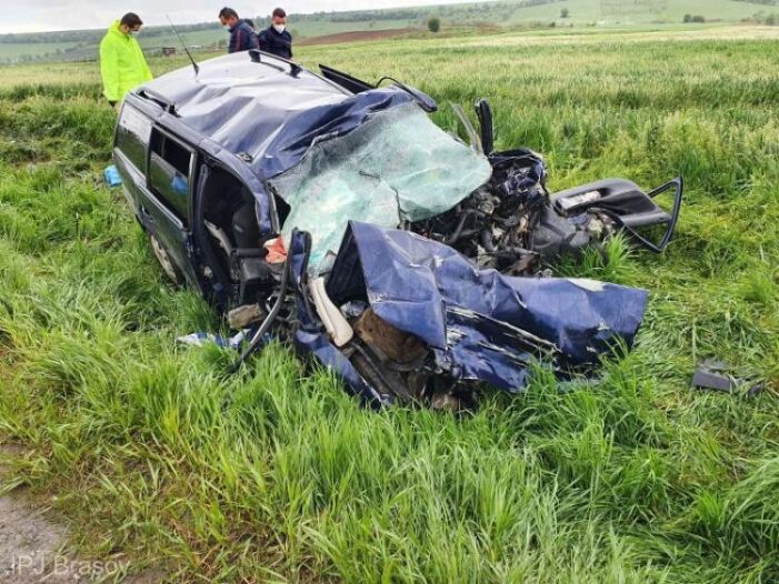 Accident cu patru morti. Au fost striviti in masina (Foto)