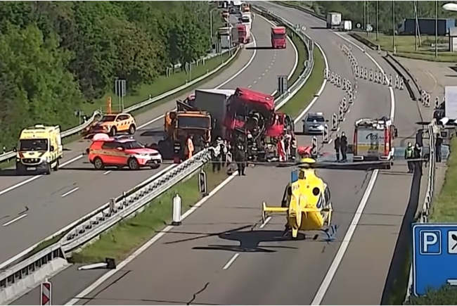 Șofer roman de TIR, strivit într-un accident, la granița dintre Cehia și Slovacia (Foto&video)