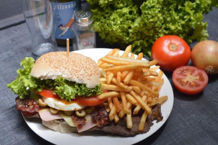 Mihaela Bilic spune că putem slăbi cu fast-food ! Contează cantitățile