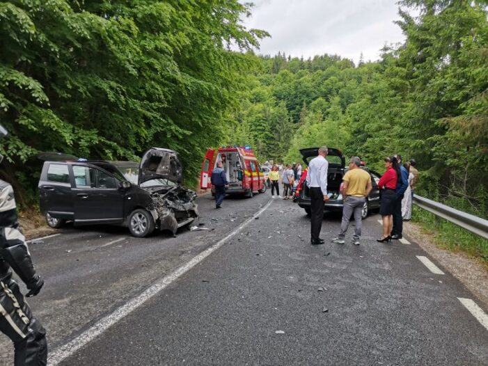 Trei raniti intr-un accident (Foto)